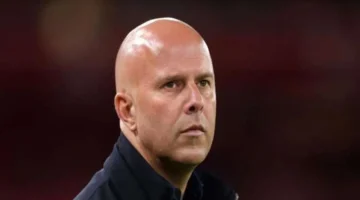 ليفربول يواجه أزمات داخلية.. سلوت يكشف أسباب غضبه من اللاعبين 1